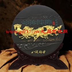 新年八駿雄風炭雕圓盤擺件